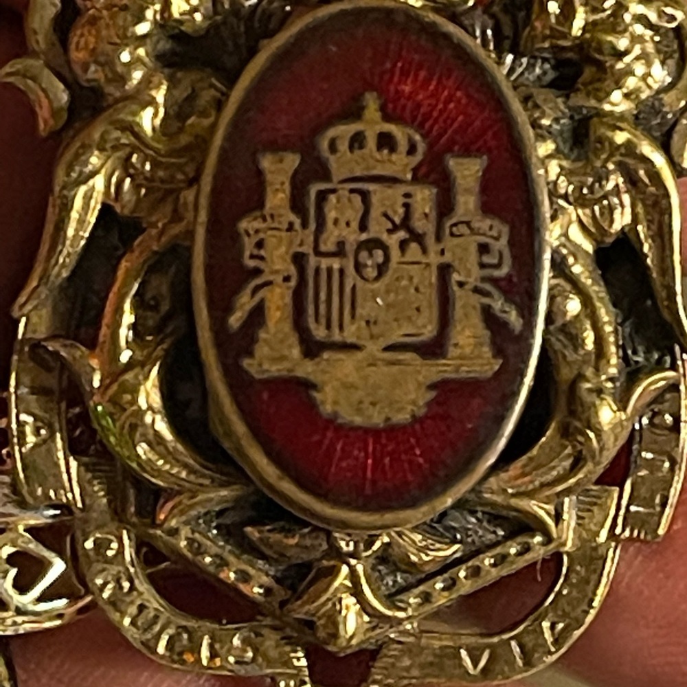 Vintage Via Crucis Via Lucis Crest Way Of Thé Cross Red Enamel And Metal Pin.